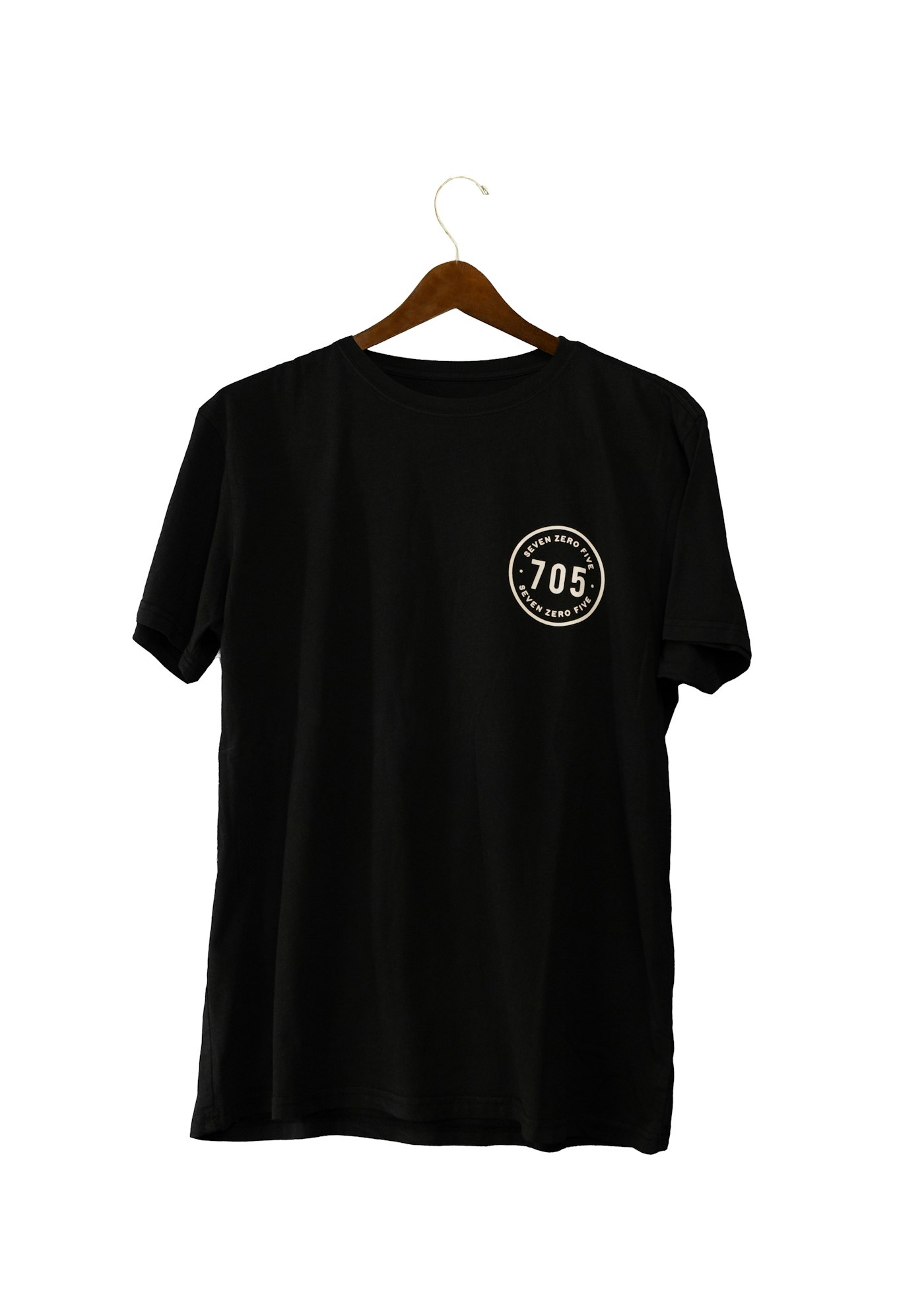 オリジナルプリントのブラックTシャツ